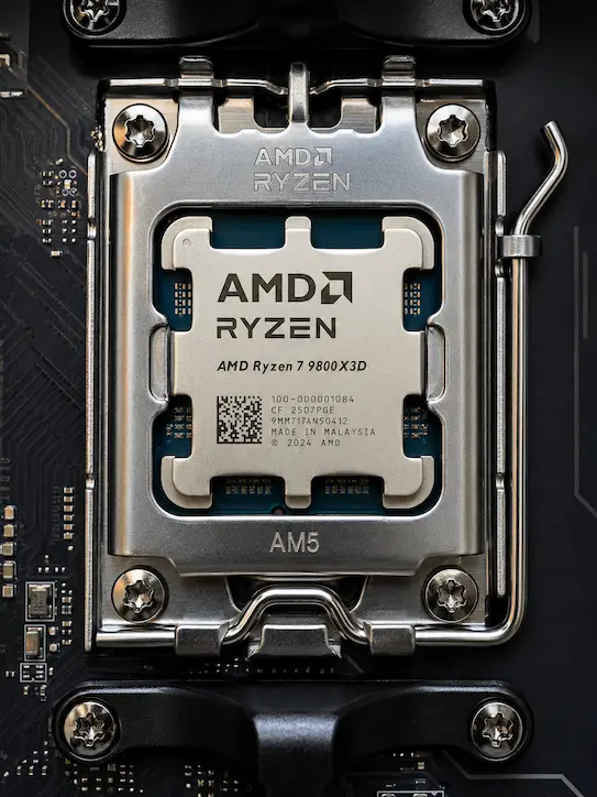 AMD RYZEN 7 9800X3D