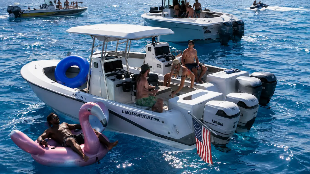 Unknown Boat (Lure Predator)